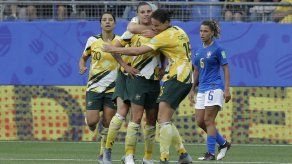 Australia vence a Brasil 3-2 con ayuda de un autogol