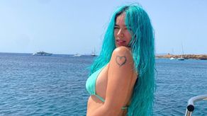 Karol G le dice adiós a su cabello azul: Me acompañó en mis peores momentos