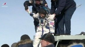 Astronauta de EEUU regresa a la Tierra tras batir récord femenino de permanencia en el espacio