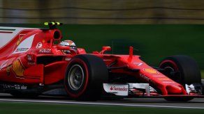 Kimi Raikkonen renueva con Ferrari para la temporada 2018