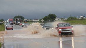 Poderosas tormentas causan 30 tornados en el centro de EEUU