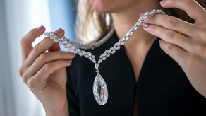 Primera venta de joyas de mujer vinculada al nazismo dejó millones recaudados.