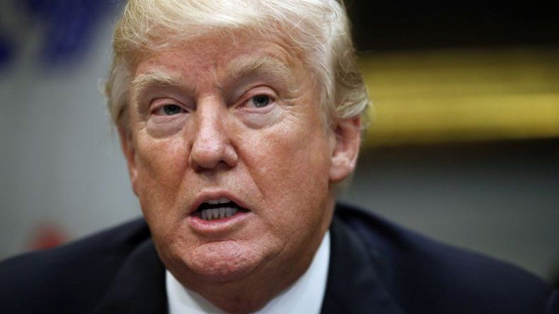 Juez falla en contra de Trump en caso sobre el DACA