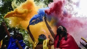 Las protestas se dan tras el descontento social que reina desde hace 10 días en las calles de Colombia.