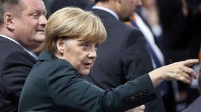 Merkel felicita a Bachelet y destaca las buenas relaciones germano-chilenas