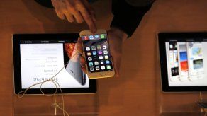 Francia investiga a Apple por mermar los iPhone antiguos