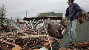 Casi 100 tornados dejan 5 muertos y 29 heridos en centro de EEUU