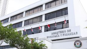 Juan Diego Vásquez alerta sobre presuntas irregularidades en fondos del MEF.