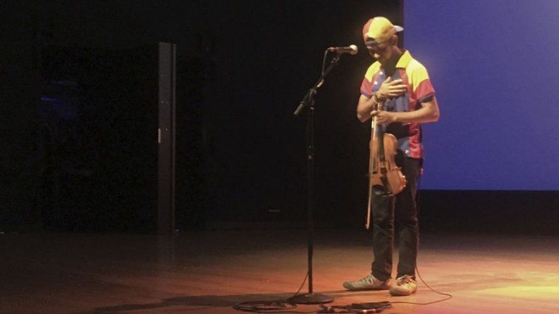 El “violinista de las protestas” podría quedarse en EEUU