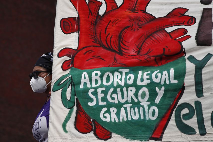 El fallo de la Corte obliga a todos los jueces de México a seguir esa pauta cuando les llegue un caso por aborto pero sólo en el estado de Coahuila -cuyo código penal fue el recurrido- el efecto es inmediato.