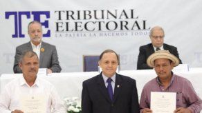 Entregan credenciales a alcaldes electos