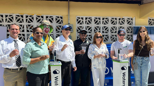 Alcaldía de Panamá instala máquina dispensadora de agua potable del aire en la Isla de Pedro González. Alcaldía de Panamá instala máquina dispensadora de agua potable del aire en la Isla de Pedro González.