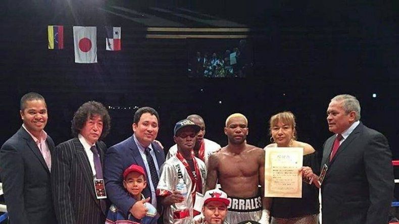 Panameño Jezreel Corrales defiende con éxito su corona en Japón