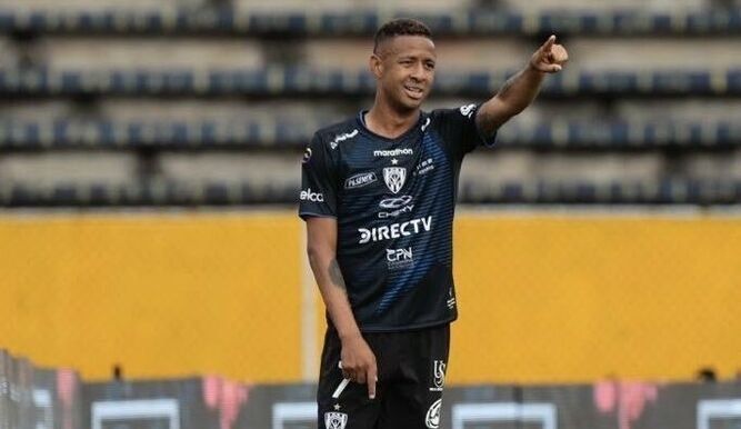Gabriel Torres le anotó a la U Católica en Ecuador