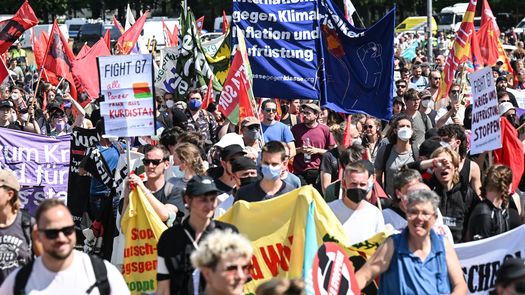 Manifestación convocada por Greenpeace, Attac y otras organizaciones antes de la Cumbre del G7 en Theresienwiese en Munich, sur de Alemania.