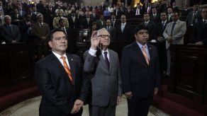Congreso guatemalteco elige a magistrado como nuevo vicepresidente