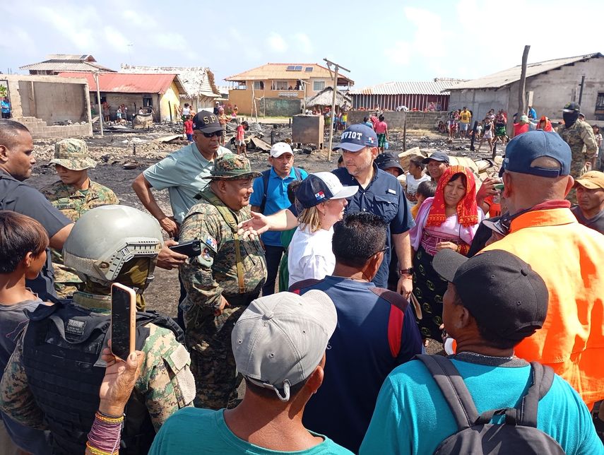 Incendio en Guna Yala: MIVIOT y Ministerio de Gobierno realizan recorrido en el área afectada