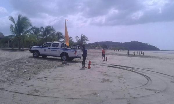 Colocan bandera amarilla en playas del Caribe y Pacífico panameño