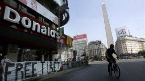 La llama olímpica baila el tango en Argentina