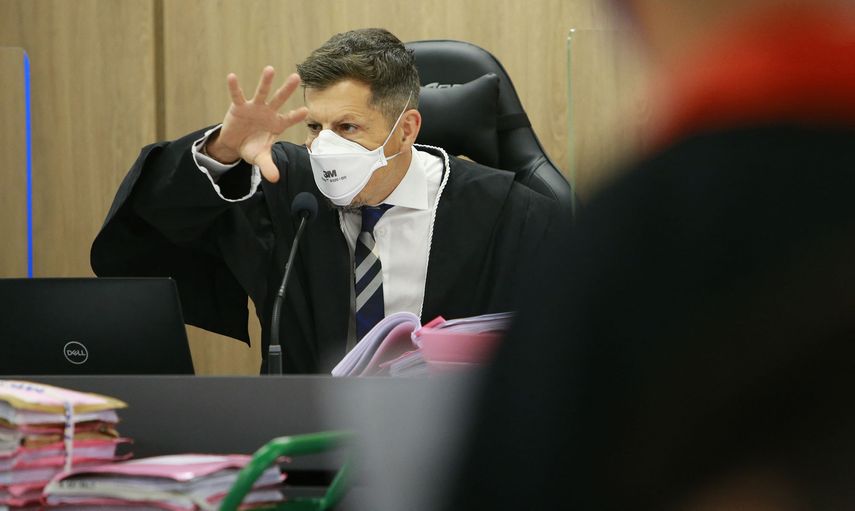 El juez Orlando Faccini Neto y un jurado de siete miembros