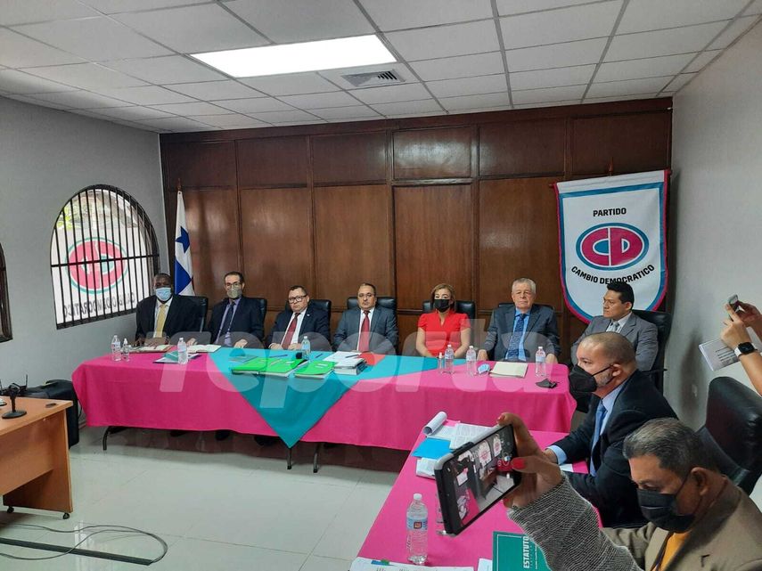 Hoy debían comparecer los diputados Yanibel Ábrego