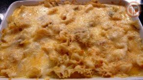 Farfalle gratinado con atún y eneldo.