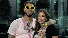Anuel AA más enamorado que nunca de Laura Saavedra