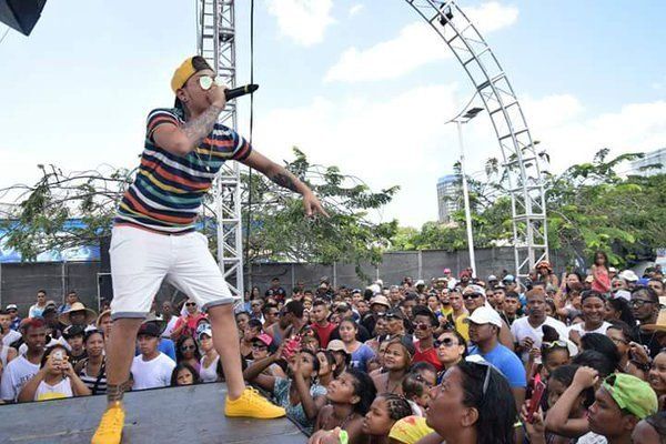 Panamá da la bienvenida al Carnaval bailando y empapándose en los culecos