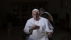 El papa ha pasado tranquilo su primera noche en el hospital por una bronquitis
