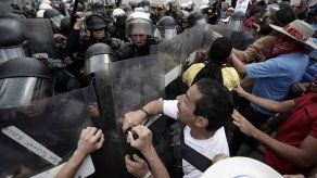 Disturbios y policías heridos en operativos durante huelga en Costa Rica