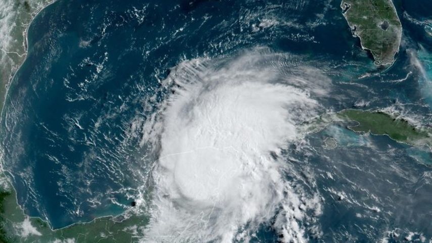 El huracán Beryl pierde fuerza en su camino hacia México