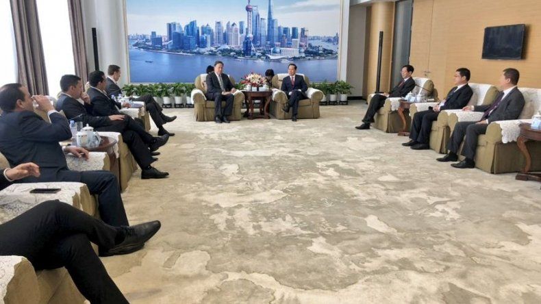Varela se reúne con directivos de aerolínea china