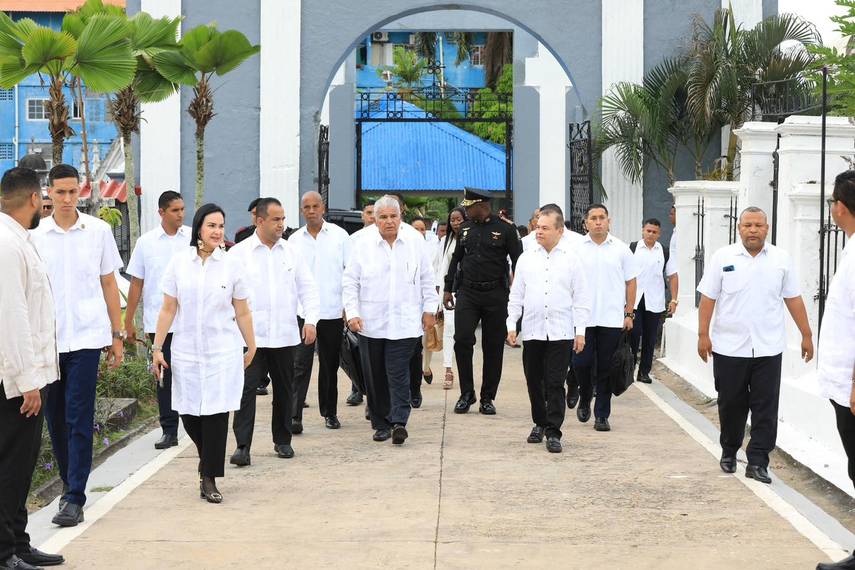 Presidente Mulino encabeza romería del Día de los Difuntos.