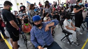 En Chile, suman 3.561.016 casos confirmados y 57.539 muertos desde la llegada del coronavirus al país el 8 de marzo de 2020.