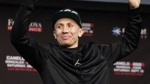 Golovkin vuelve al ring en busca de nueva pelea con “Canelo”