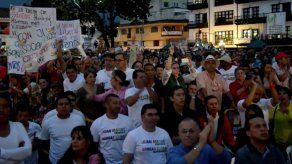 Los dos candidatos colombianos buscan el voto campesino en cierre de campaña