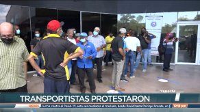 Transportistas selectivos protestan a favor y en contra de la medida de par y non Transportistas selectivos protestan a favor y en contra de la medida de par y non