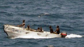Piratas toman otro barco frente a la costa de Somalia
