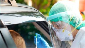 Las autoridades de salud se mantienen realizando pruebas de COVID-19 este fin de semana a nivel nacional.