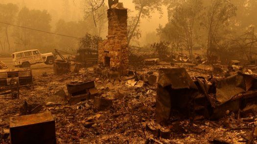 Miles obligados a evacuar en California por el mayor incendio en lo que va del año