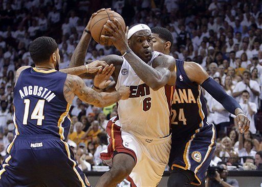 James anoto 30 en victoria del Heat