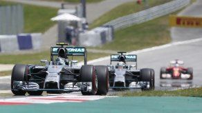 Hamilton y Rosberg continúan su batalla en las calles de Singapur