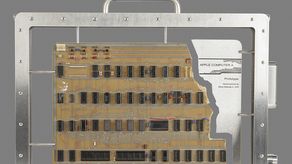 El prototipo permaneció en la propiedad de Apple Garage durante muchos años antes de que Jobs se lo dio al vendedor hace unos 30 años.