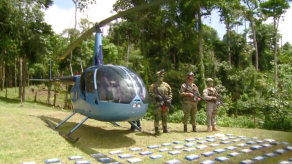 Senafront y Ejército de Colombia decomisan 224 paquetes de droga en una aeronave en Darién