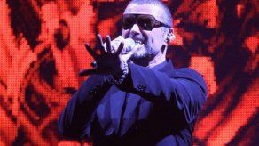 George Michael se repone de neumonía