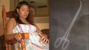 Doctores dejan una tijera en el vientre de una mujer tras una cesárea