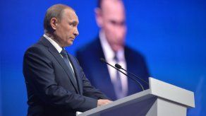 Putin compara el comunismo con la Biblia y dice que guarda carné del PCUS