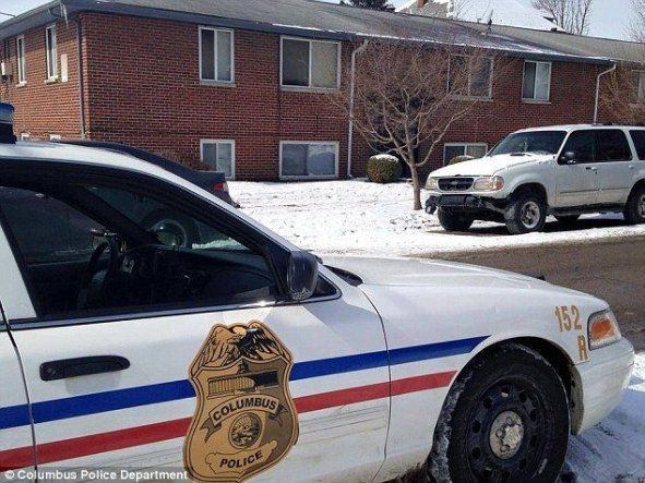 Mujer policía de Ohio demanda por fotografías suyas desnuda