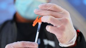 En octubre, el Supremo tomó una decisión similar al dejar en pie el mandato de vacunación para los trabajadores sanitarios del estado de Maine, que habían presentado un pleito para pedir exenciones religiosas.