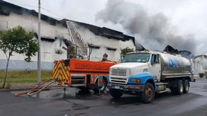 La mañana de este martes 10 de enero se registró un incendio en una bodega de la Zona Libre de Colón.